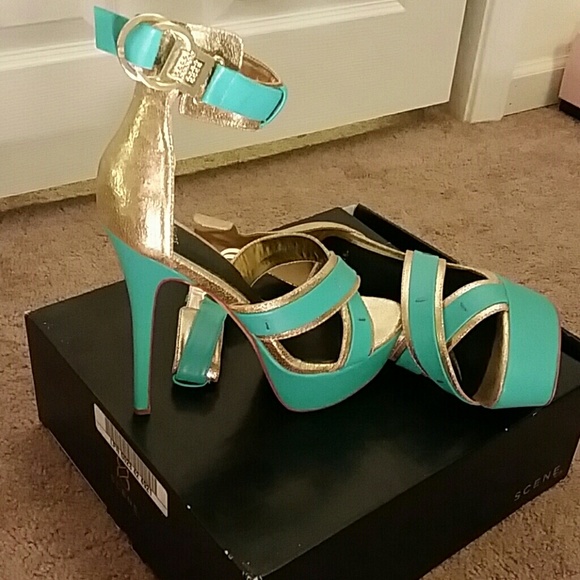 Sexy Aqua Green and Gold Shoes - Picture 2 of 3