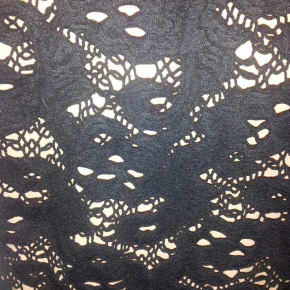 GUESS new bodycon black lace dress w nude underlay - Picture 2 of 2