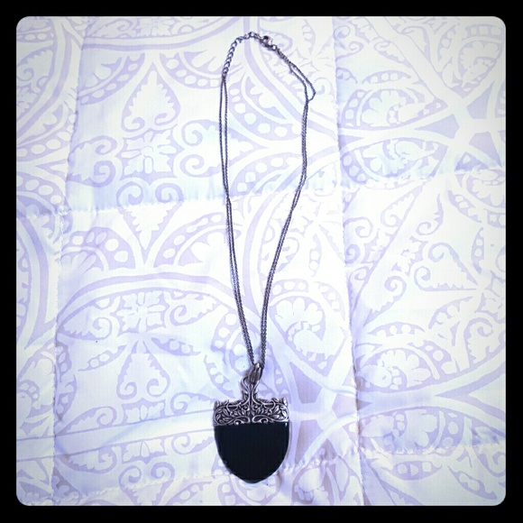 Black pendant necklace