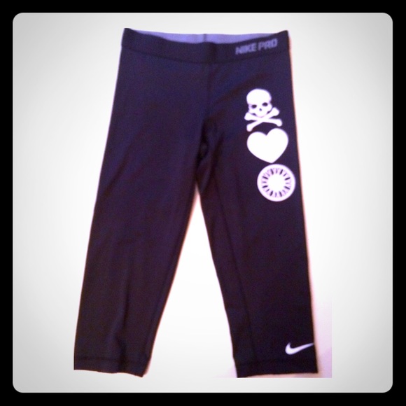 SoulCycle NikePro capris w logo on leg-never worn!