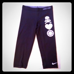 SoulCycle NikePro capris w logo on leg-never worn!