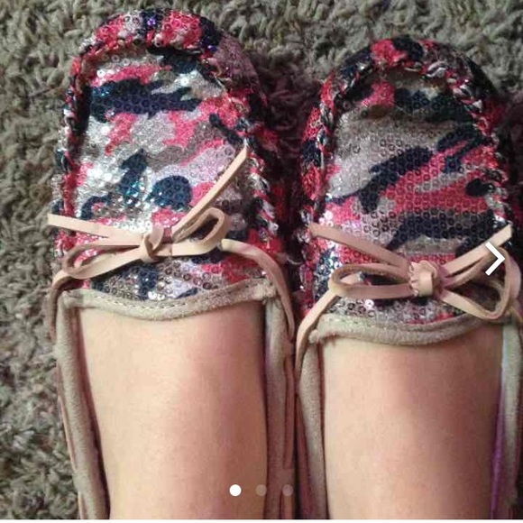 Shoes - Picture 3 of 3