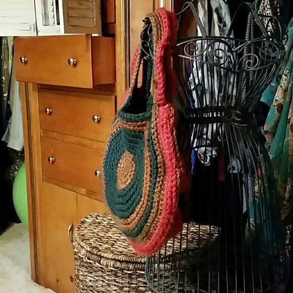 Hand made Large Circle Crocheted Handbag - Picture 3 of 4