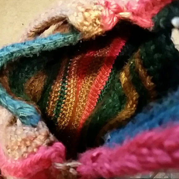 Hand made Large Circle Crocheted Handbag - Picture 4 of 4