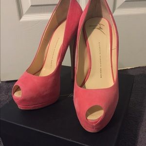 Giuseppe Zanotti Peep toe pump. Giuseppe Zanotti Peep toe pump.
