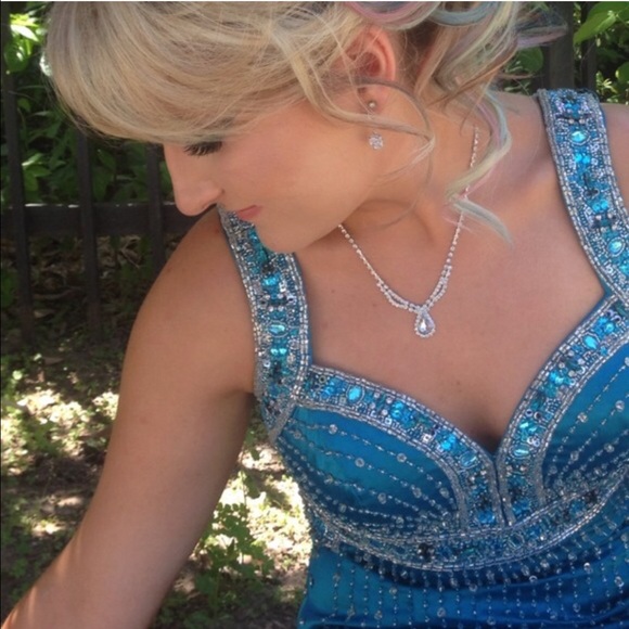 PROM DRESS - Picture 2 of 3