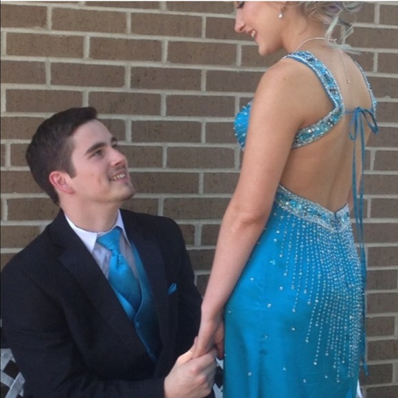 PROM DRESS - Picture 3 of 3