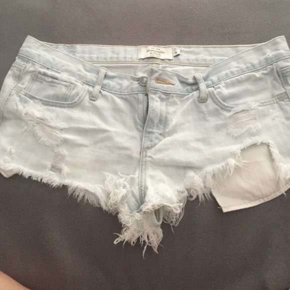 Low rise light wash destroyed shorts