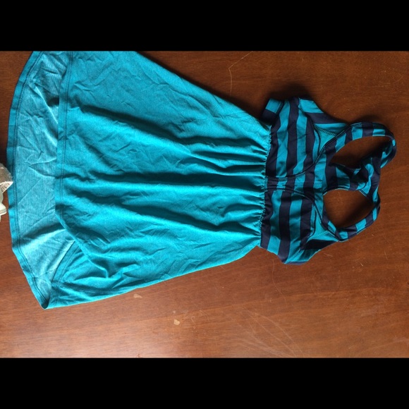 Lululemon tank with attached shelf bra. 8