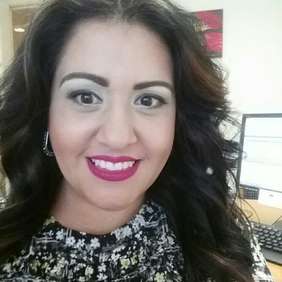 Meet your Posher, Desiree