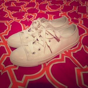 White converse
