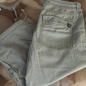 AMERICAN EAGLE OLIVE GREEN CAPRI!