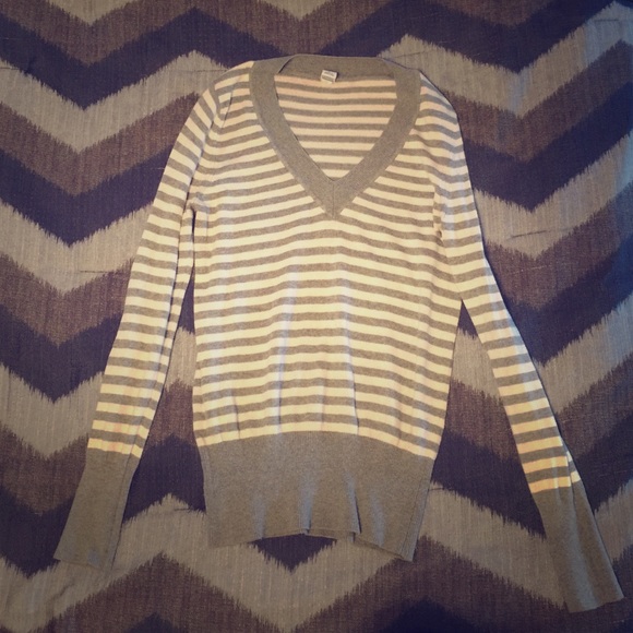 Striped Gap sweater. Size Medium. - Picture 1 of 2