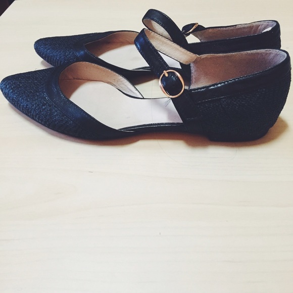 ✨NEW✨ Dorsay Woven Black Flats