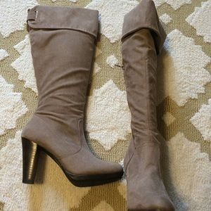 Tan heel boots.