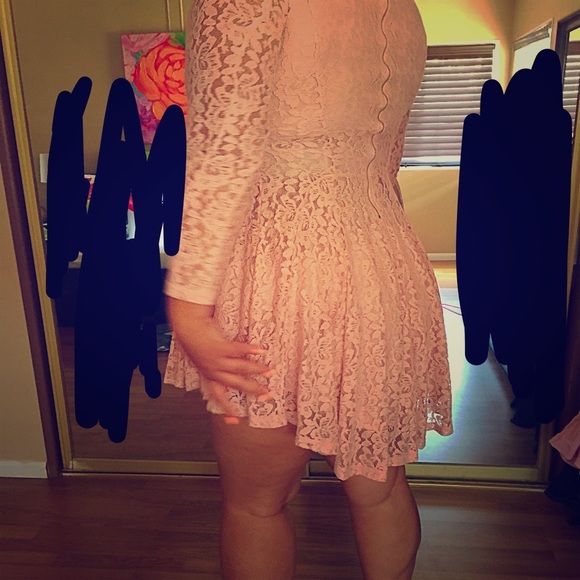 H&M Dresses & Skirts - Hi low lace dress
