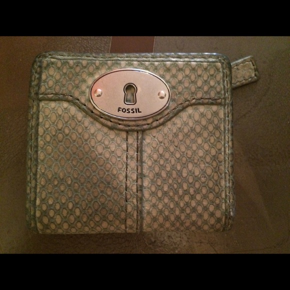 Green fossil wallet