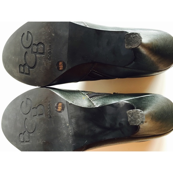 BCBG vintage gray/silver boots! - Picture 3 of 4