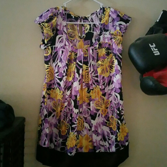 Cap sleeve floral print dress.