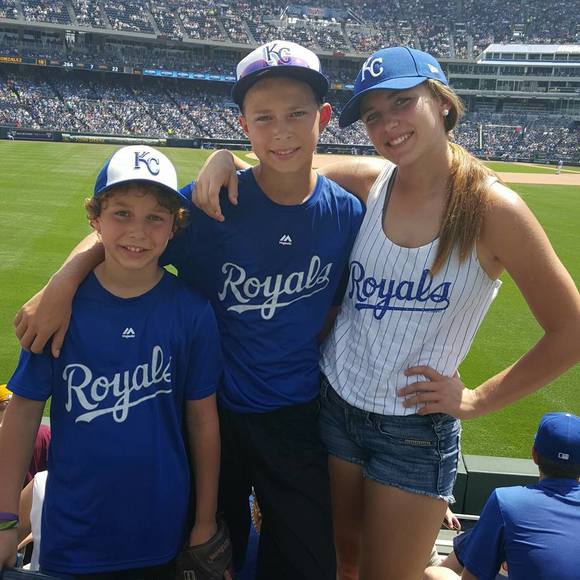 Meet your Posher, Loree - Picture 1 of 1