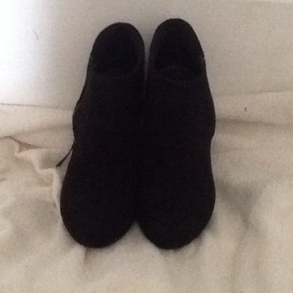 (ONE HOUR SALE!!🌸💕) madden girl black booties