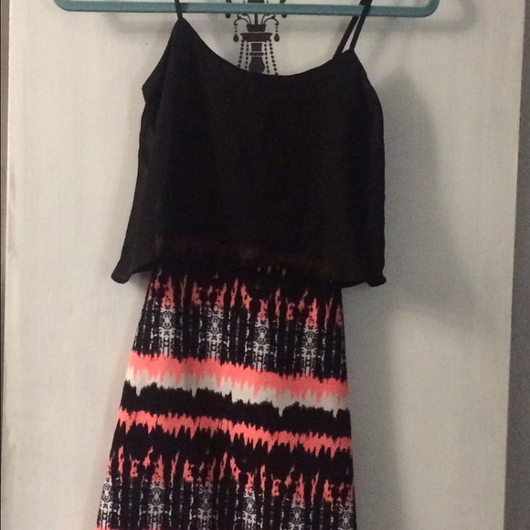 Black&coral dress with cutout on the back