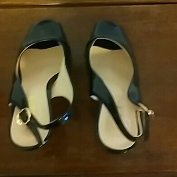 Open toe. Heels - Picture 3 of 4