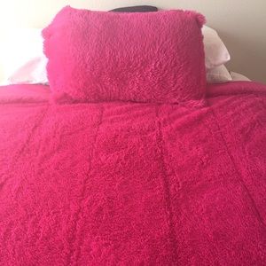 Pink furry comforter.