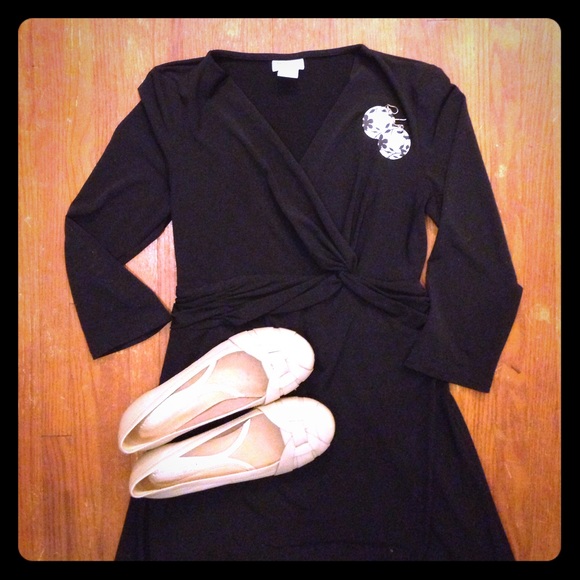 Mimi maternity little black dress (s)