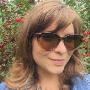 Meet your Posher, Emily