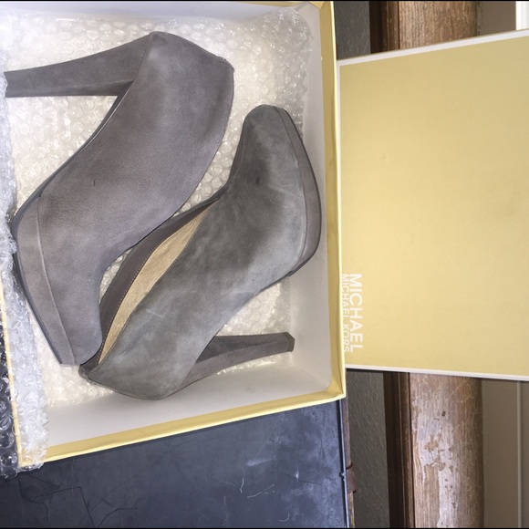 EUC MICHAEL KORS Adena Bootie - Picture 4 of 4