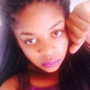 Meet your Posher, Monasia