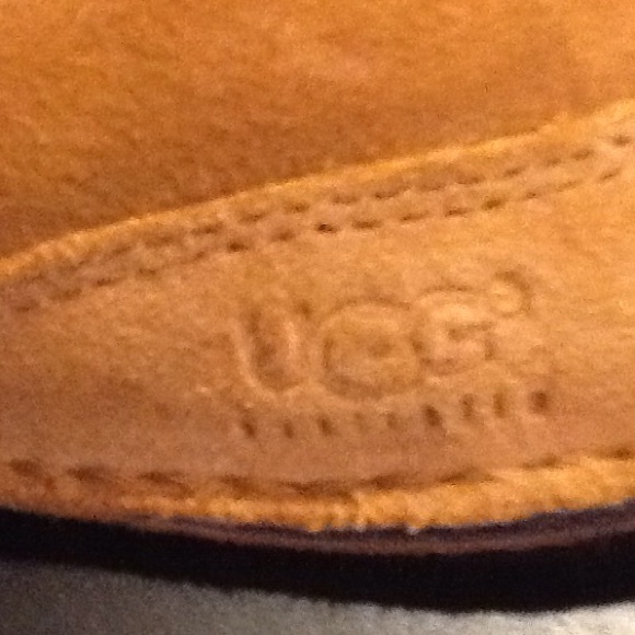Beige uggs - Picture 2 of 3