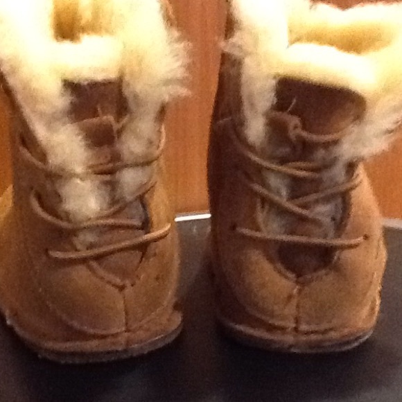 Beige uggs - Picture 3 of 3