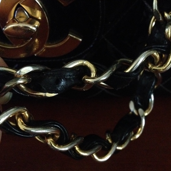 ๐ฏ% Auth Vintage Chanel Patent Jumbo Flap Bag - Picture 2 of 4