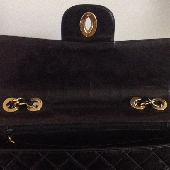 ๐ฏ% Auth Vintage Chanel Patent Jumbo Flap Bag - Picture 4 of 4