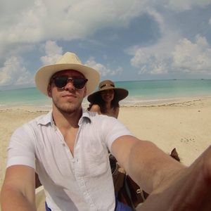 Meet your Posher, Dayron