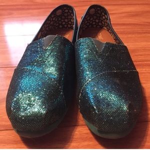 Blue glitter toms