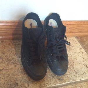 Converse All Star black low tops w/ Faux Fur