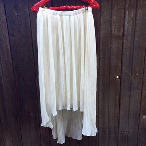 Velvet Heart Skirts - Cream Pleated Midi Skirt Size Large Velvet Heart Skirts - Cream Pleated Midi Skirt Size Large