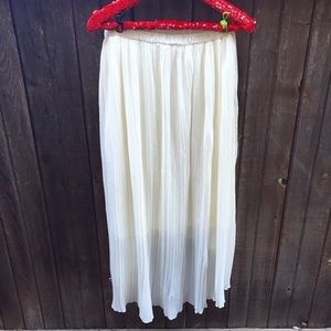 Velvet Heart Skirts - Cream Pleated Midi Skirt Size Large Velvet Heart Skirts - Cream Pleated Midi Skirt Size Large
