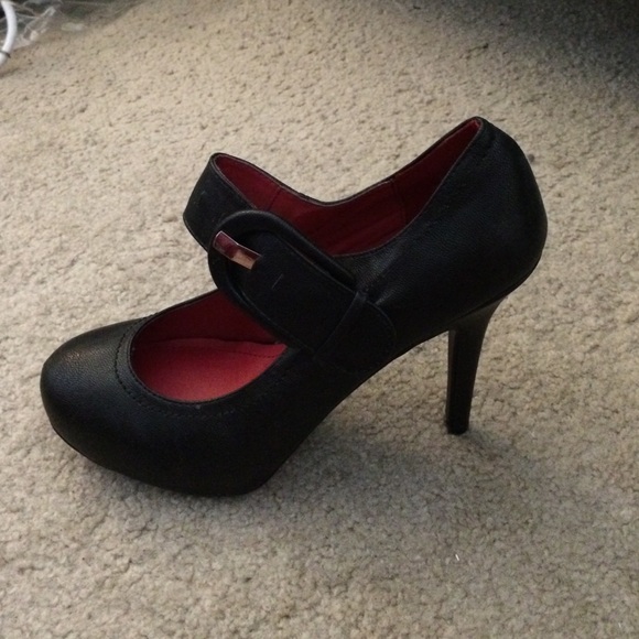 Mary Jane pumps (brand new never worn)