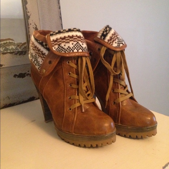 Qupid Shoes - Qupid Revive Foldover Laceup Booties Size 9