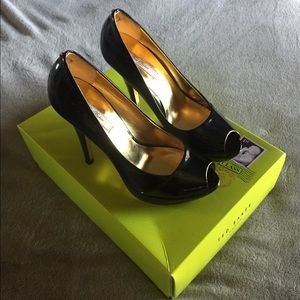 Ted Baker Halesia Peep Toe sz 7