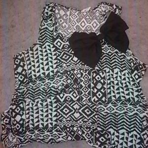 Free kisses brand shirt