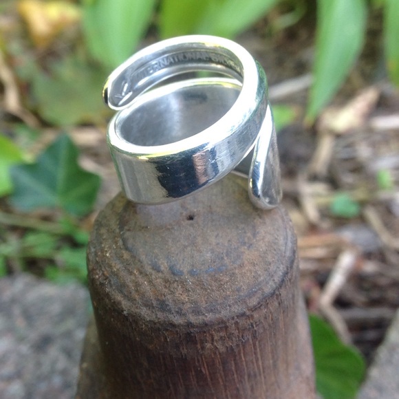 Monogrammed H Silverware ring. - Picture 3 of 6