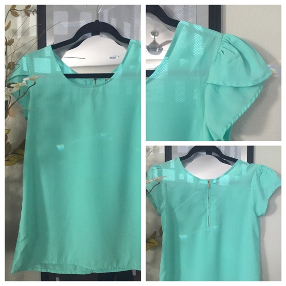 NWOT . Mint Blouse