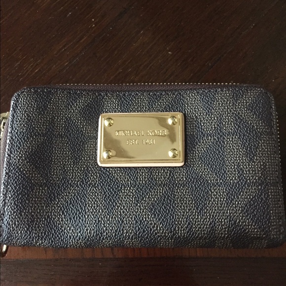 Michael Kors Wallet - Picture 1 of 4
