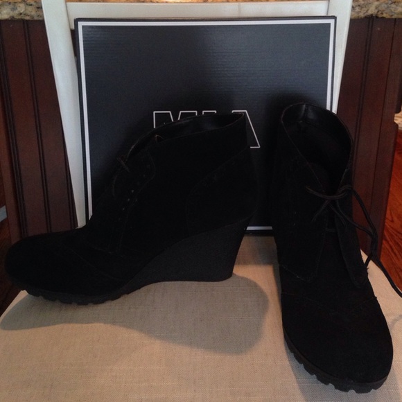 Mia NEW Pampa Black Suede Ankle Wedge Booties 10