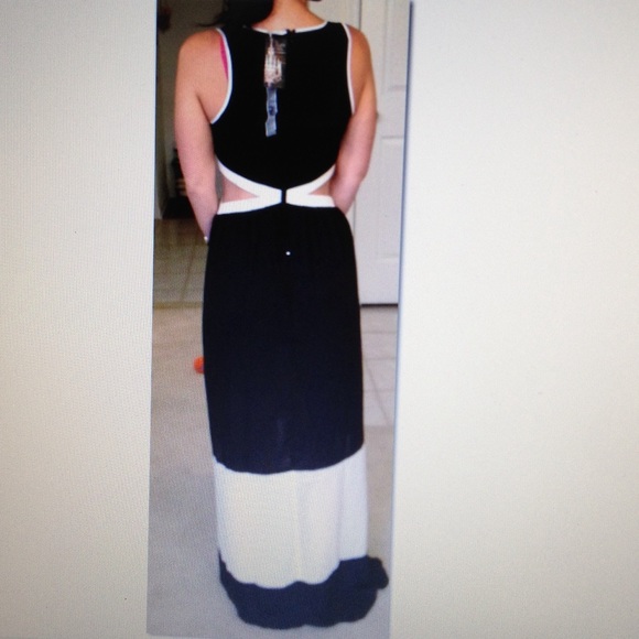 HBF Boutique maxi dress with cut out. 💥sale💥 - Picture 2 of 6